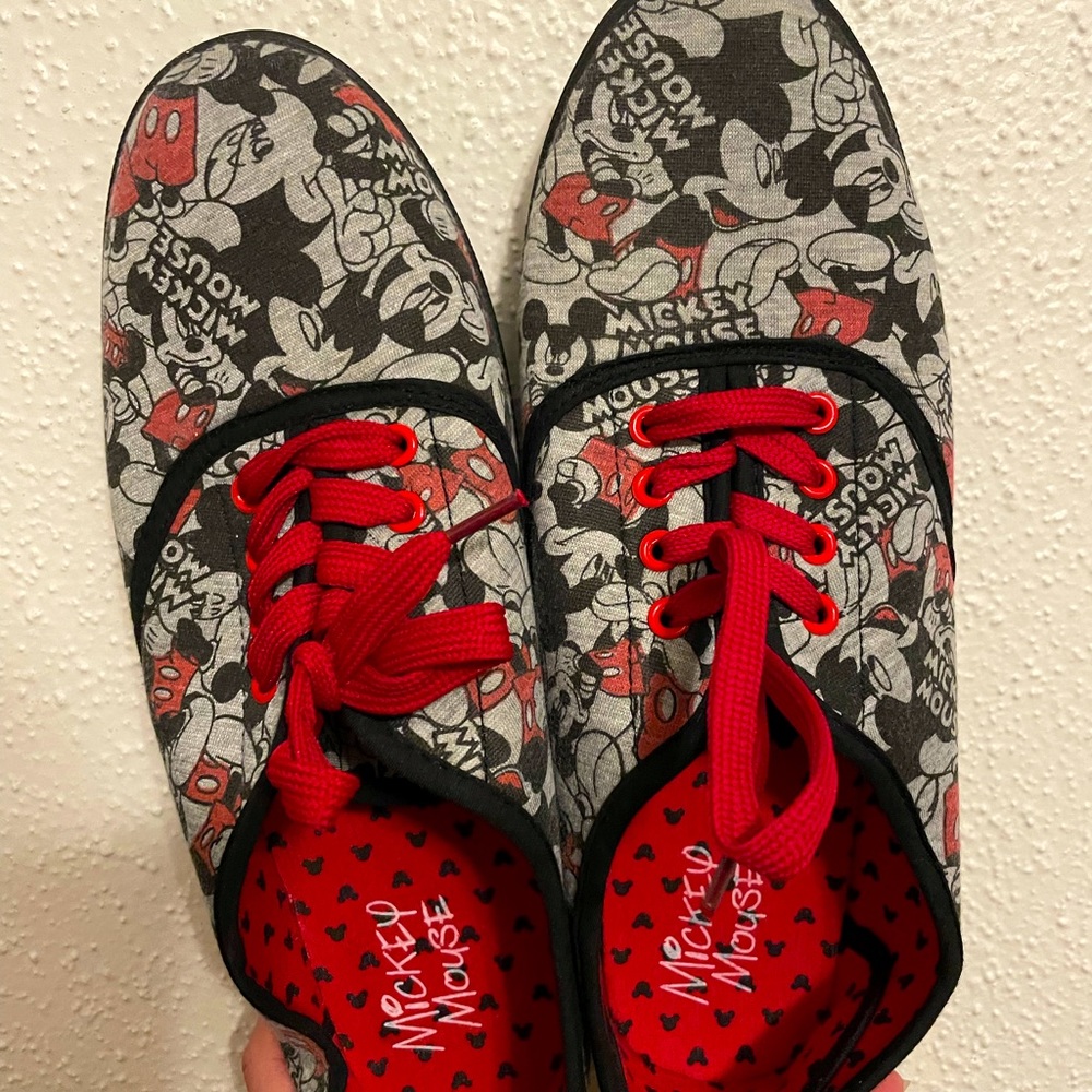 NWOT Disney Mickey Mouse shoes